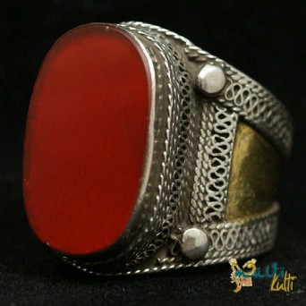 Srebrny pierścionek z karneolem (Turkmenistan)