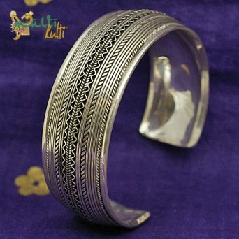 Duża srebrna bransoleta orientalna