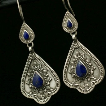Srebrne kolczyki z lapis lazuli