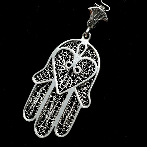 Hamsa i Lotos: Boski amulet z Kairu