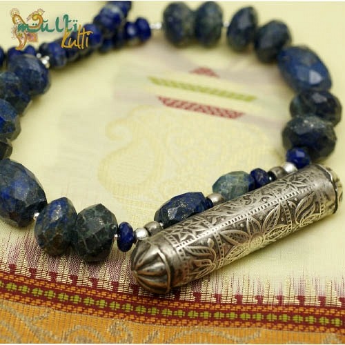 Lapis lazuli i amulet z Jemenu