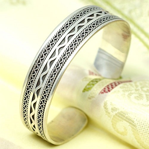 Otwarta srebrna szeroka bransoletka