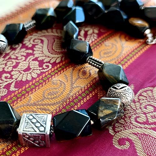 Tygrysie oko. Duży krótki naszyjnik