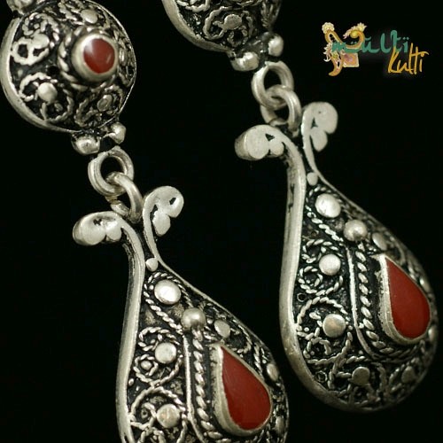 Długie wiszące kolczyki