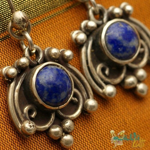 Biżuteria orientalna: kolczki z lapis lazuli