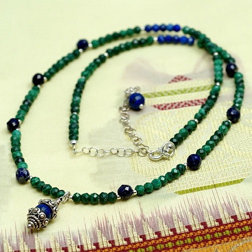 Delikatny naszyjnik z malachitu