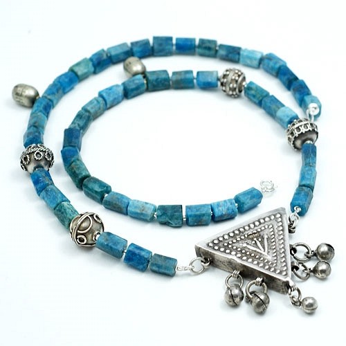 Amulet Zar. Etniczny naszyjnik z kamieni
