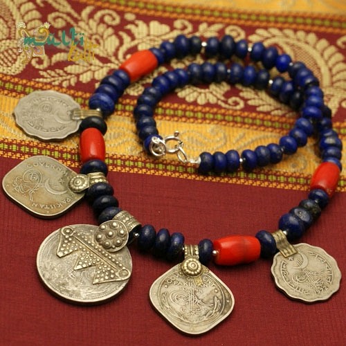 Naszyjnik z lapis lazuli z monetami
