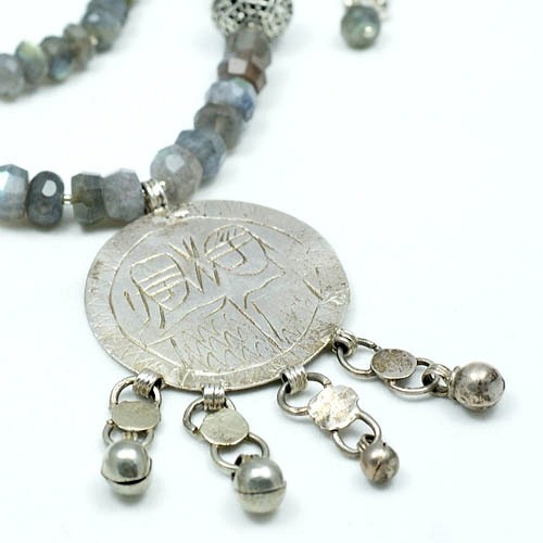 Magiczny Zar: Amulet z Egiptu
