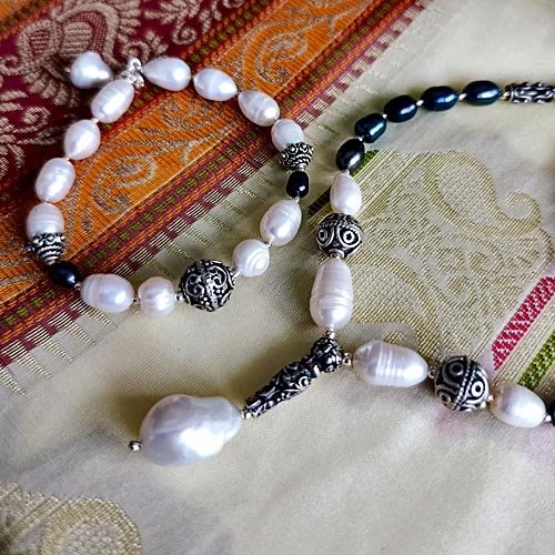 Bransoletka z białych i czarnych pereł