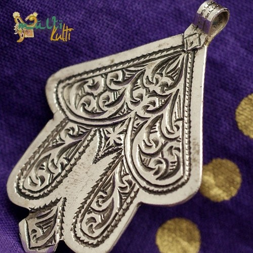 Hamsa: srebrny wisior z Maroka