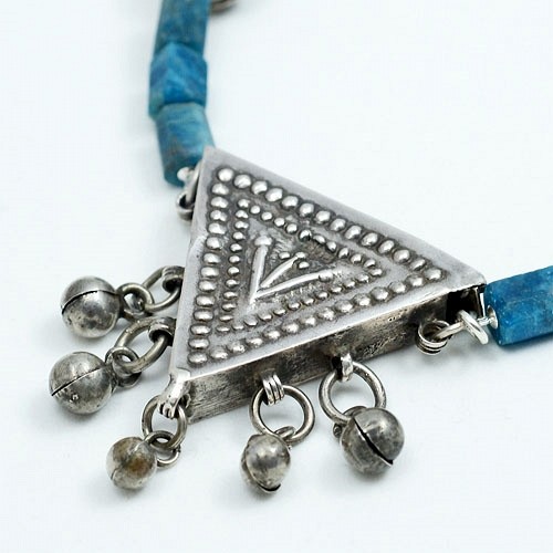 Amulet Zar. Etniczny naszyjnik z kamieni