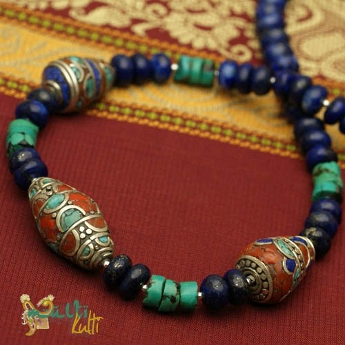 Biżuteia z Nepalu: naszyjnik z lapis lazuli