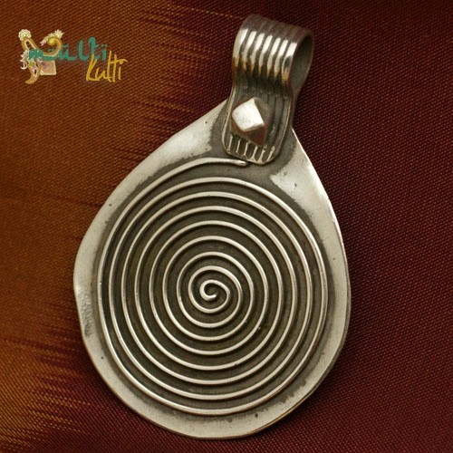 Spirala: berberyjski wisior / amulet