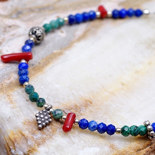 Bransoletka boho: Malachit, koral, lapis lazuli