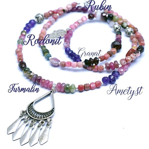 Długi naszyjnik z różowych kamieni