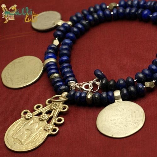 Naszyjnik z lapis lazuli z monetami