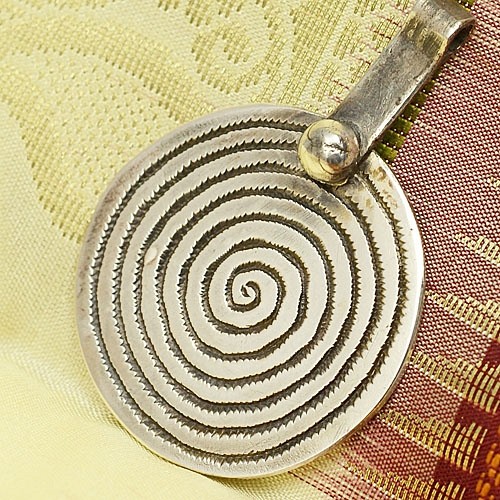 Spirala: stary berberyjski wisior / amulet