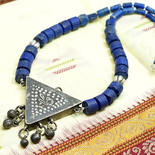 Zar: Naszyjnik z amuletem