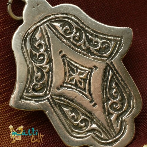 Ręka Fatimy: srebrny amulet