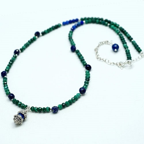 Delikatny naszyjnik z malachitu