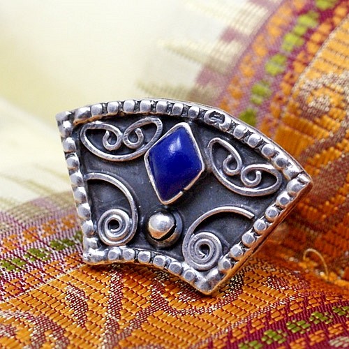 Srebrny pierścionek z lapis lazuli
