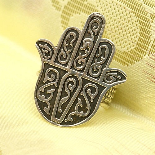 Hamsa: srebrny pierścionek amulet