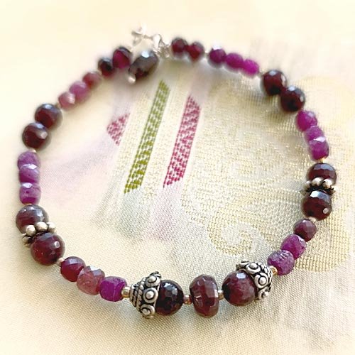 Boho bransoletka z rubinami