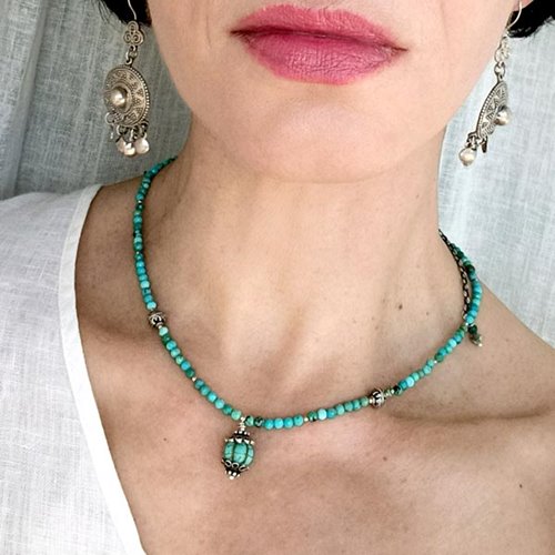 Krótki naszyjnik z niebieskich turkusów