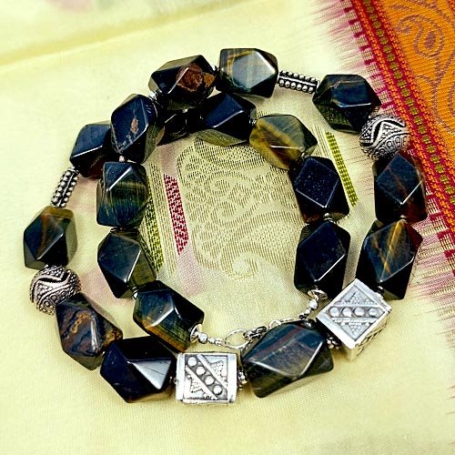 Tygrysie oko. Duży krótki naszyjnik