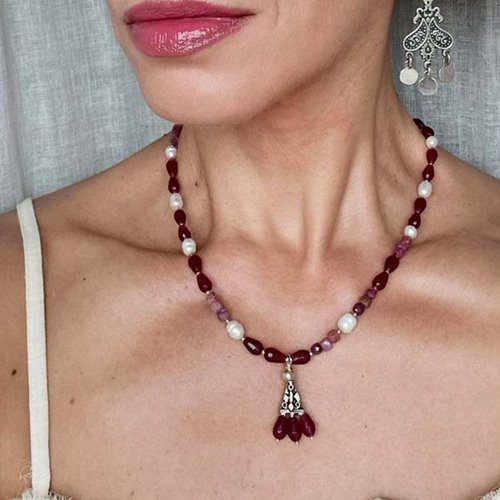 krótki naszyjnik z różowych kamieni