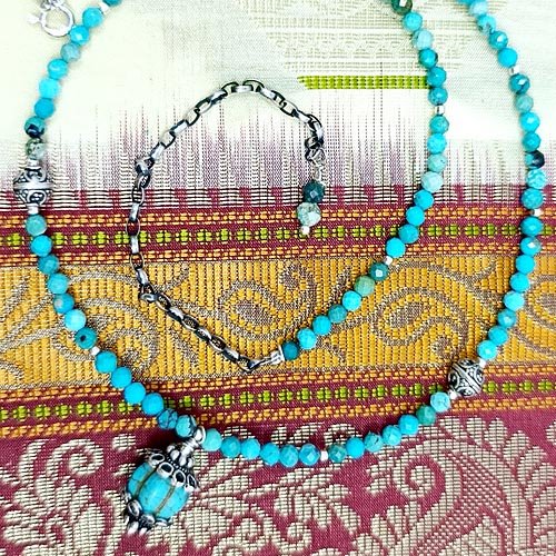 Krótki naszyjnik z niebieskich turkusów