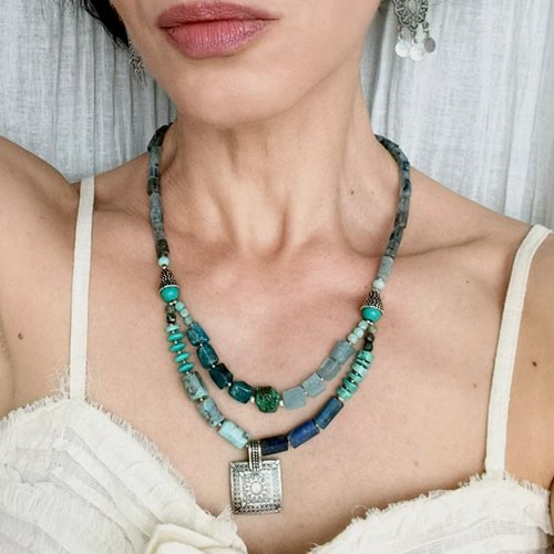 Podwójny naszyjnik z niebieskich kamieni