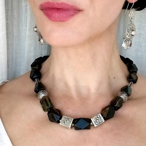 Tygrysie oko. Duży krótki naszyjnik