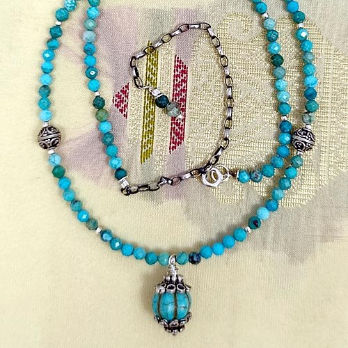 Krótki naszyjnik z niebieskich turkusów