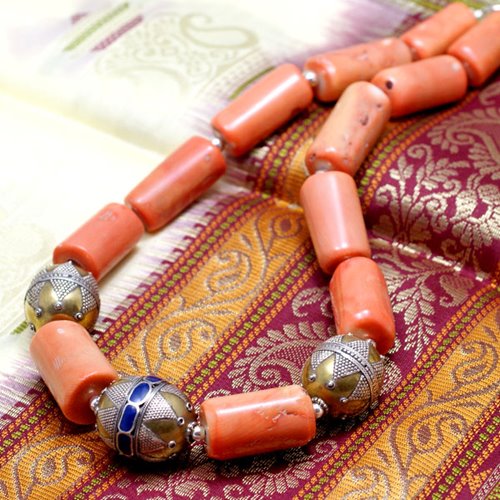 Duże korale. Naszyjnik z korala.