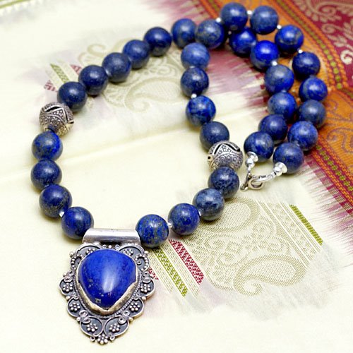Orientalny naszyjnik z lapis lazuli z wisiorem