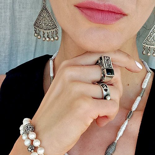 Arabski pierścionek z napisem