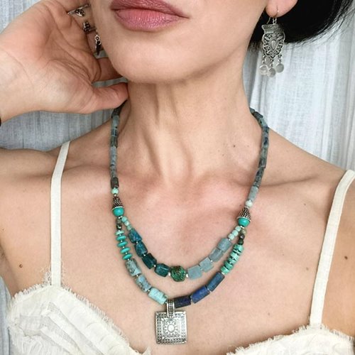 Podwójny naszyjnik z niebieskich kamieni