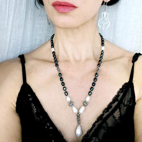 Naszyjnik z czarnych i białych pereł