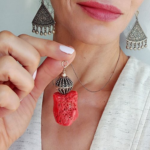 Koral w srebrze. Duży wisior na łańcuszku