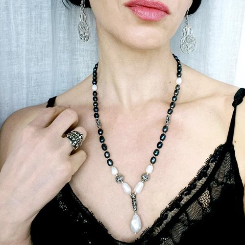 Naszyjnik z czarnych i białych pereł