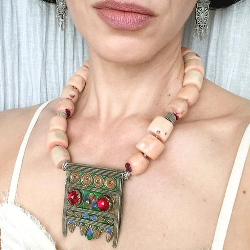 Duże korale z berberyjskim wisiorem