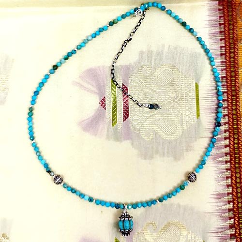 Krótki naszyjnik z niebieskich turkusów