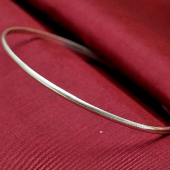 Delikatna srebrna bransoletka