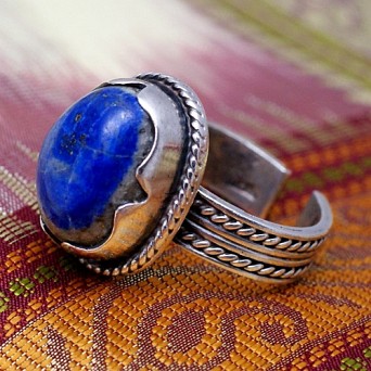 Lapis lazuli. Duży orientalny pierścionek
