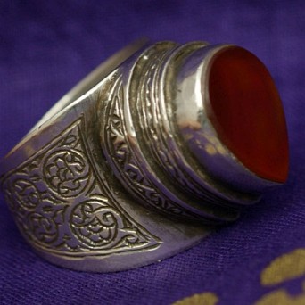 Srebrny pierścień z karneolem
