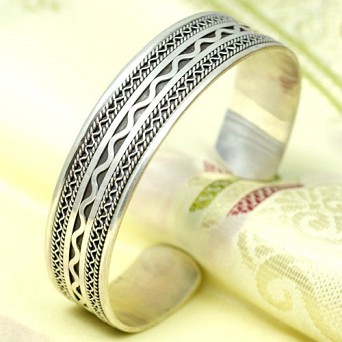 Otwarta srebrna szeroka bransoletka