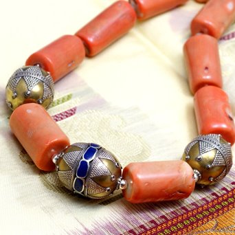 Duże korale. Naszyjnik z korala.