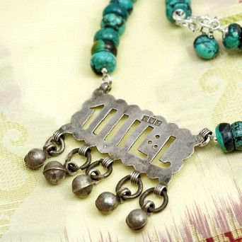 Magiczny Zar: Amulet w turkusach